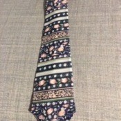 The completed men's tie.