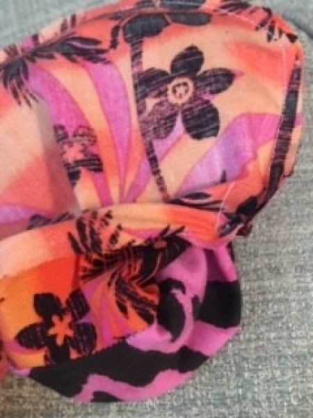 Assembling the knot purse.