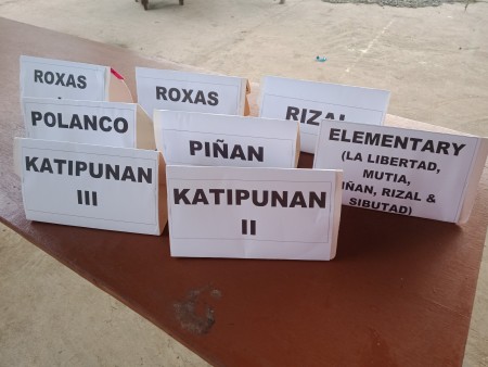 The completed cards or name tags.