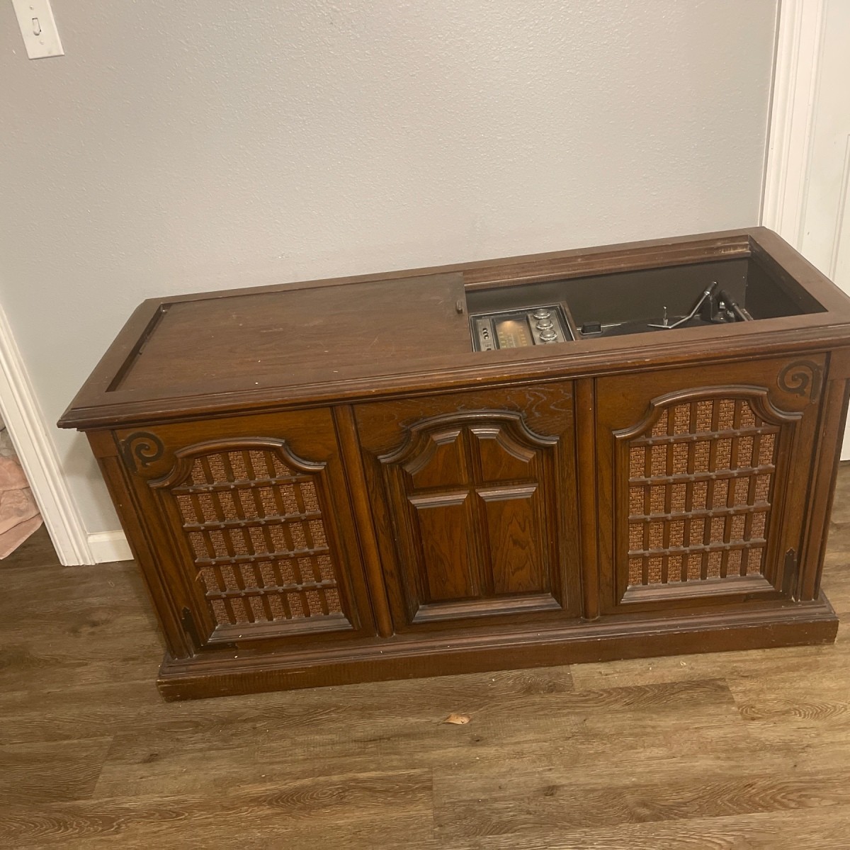 Vintage Magnavox Record Player? | ThriftyFun