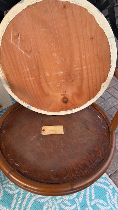 The underside of the round chair.