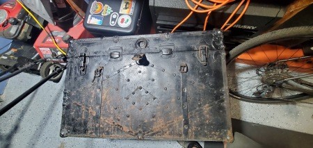 An old steamer trunk.