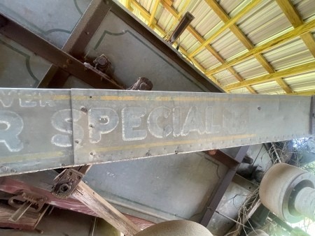 The identifying marking on a thresher.