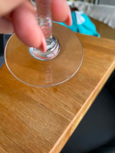 The marking on the base of a champagne flute.