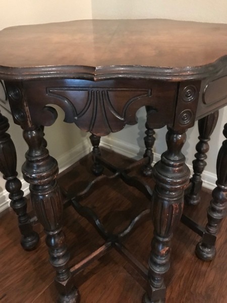 A close up of the decorative table.