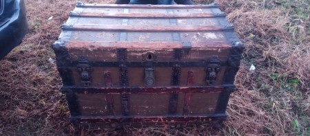 An old steamer trunk.