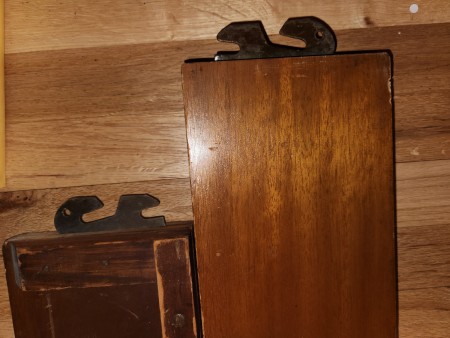 The side pieces that hook into the head and foot board.