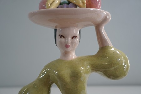 A close up of the head and fruit.