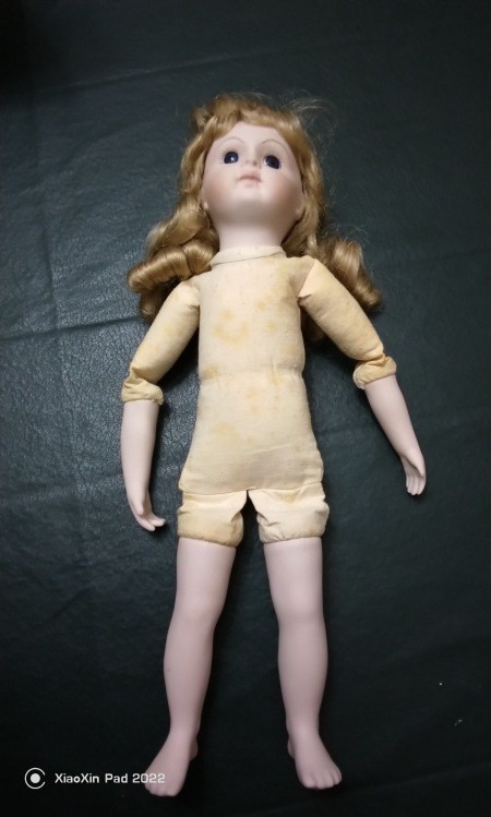 The front side of the undressed doll.