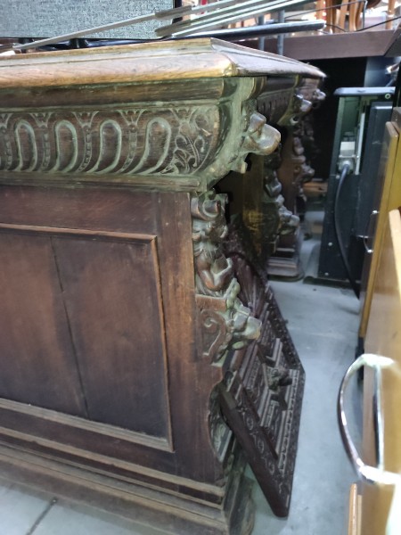 Close up of double sided desk.