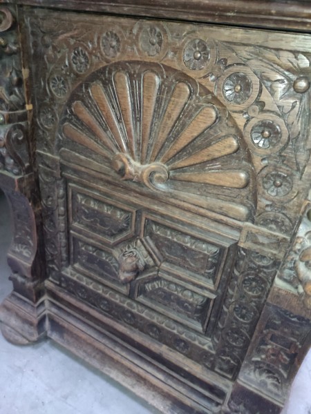 Close up of double sided desk.