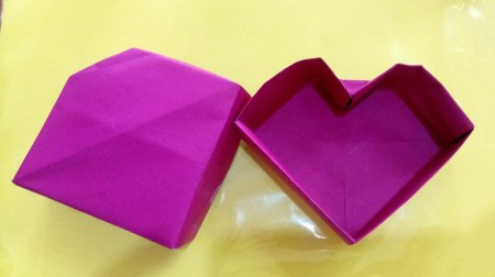 The origami box with lid.