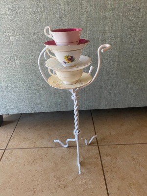 The completed teacup flower stand.