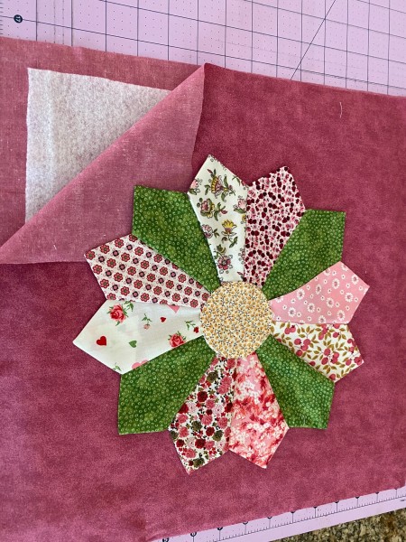 Dresden Plate Quilt Block | ThriftyFun