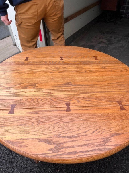 The round dining table without leaves.