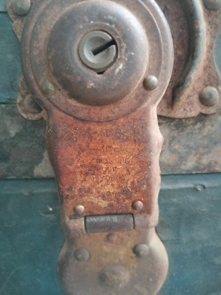 Information About Steamer Trunk?