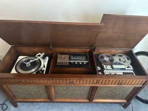 1968 Fleetwood Cabinet Stereo?